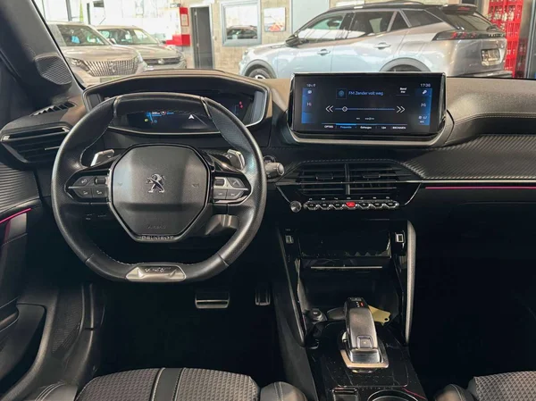 Peugeot 208 (2022) — foto 2 van 17