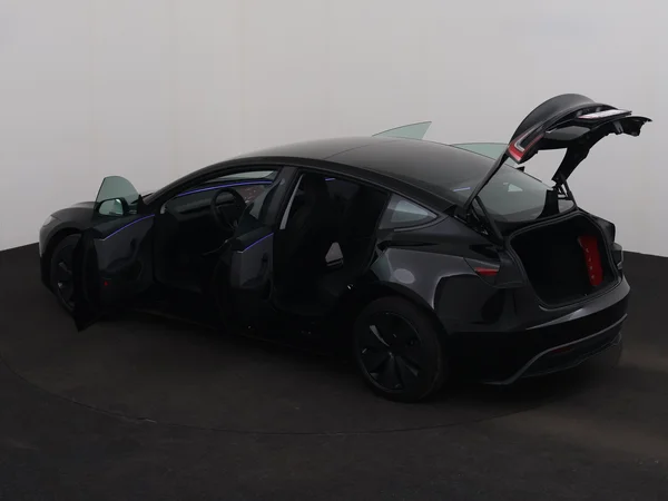 TESLA Model 3 (2025) — foto 29 van 30