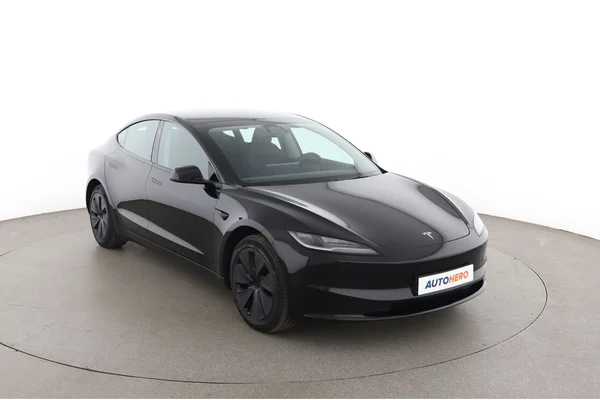 Tesla Model 3 (2024) — foto 14 van 16