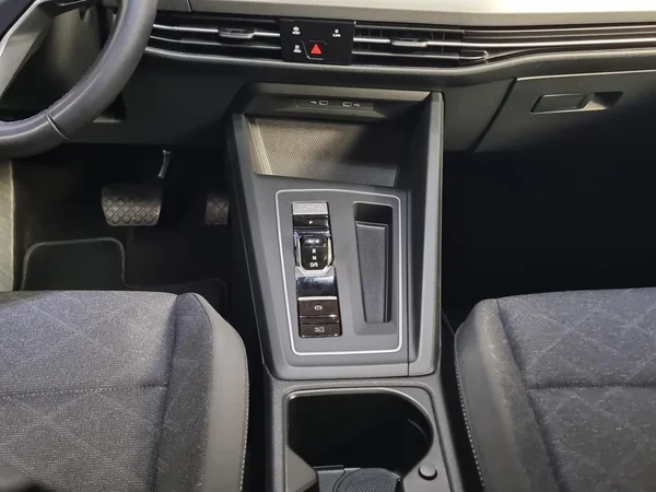 VOLKSWAGEN Golf VIII SW (2024) — foto 4 van 23