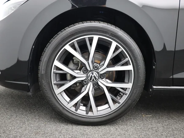 VOLKSWAGEN Golf VIII SW (2024) — foto 4 van 21