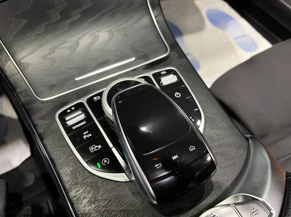Mercedes-Benz C (2021) — foto 8 van 32