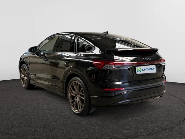 AUDI Q4 Sportback e-tron (2024) — foto 12 van 22