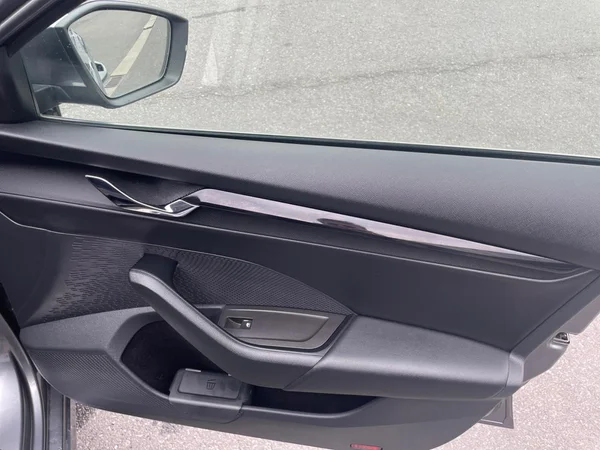 SKODA Octavia Combi (2023) — foto 8 van 21