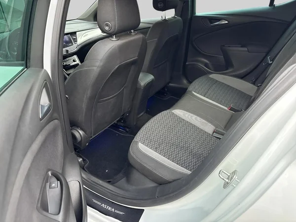 Opel Astra (2020) — foto 8 van 20