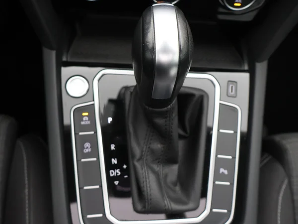 VOLKSWAGEN Passat Variant (2020) — foto 18 van 33