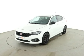 Fiat Tipo 53b81a30-3cfd-4c64-bcdb-5b3dee5cf387