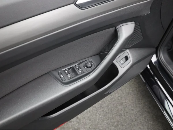 VOLKSWAGEN Passat SW (2021) — foto 11 van 19