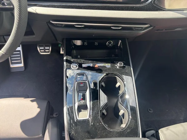 AUDI A5 Avant e-hybrid (PHEV) (2026) — foto 9 van 19