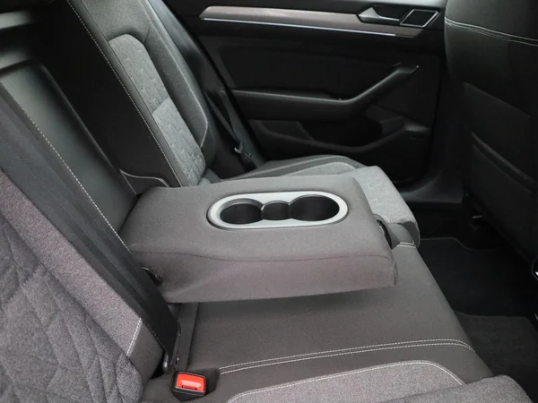 Volkswagen Passat (2022) — foto 33 van 44