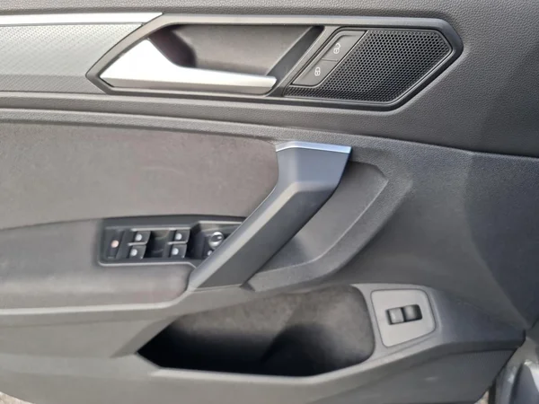 VOLKSWAGEN Tiguan (2022) — foto 8 van 23