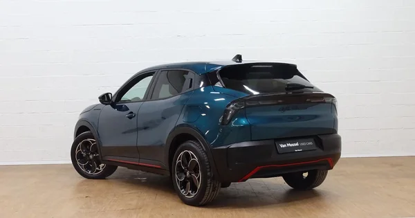 Alfa Romeo Junior (2025) — foto 9 van 15