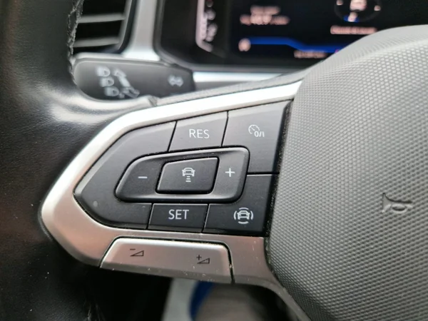 VOLKSWAGEN T-Roc (2023) — foto 4 van 27