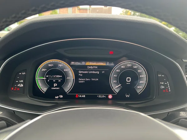 AUDI A6 Avant PHEV (2024) — foto 15 van 24