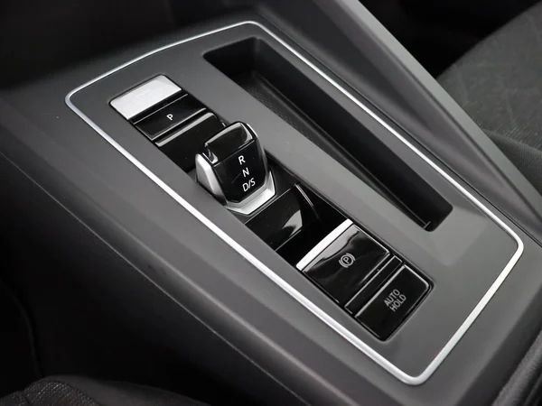 VOLKSWAGEN Golf (2024) — foto 4 van 27