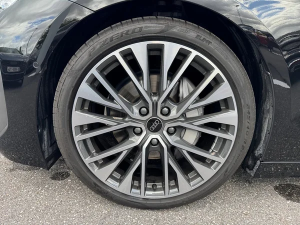AUDI A6 Sportback e-tron (2025) — foto 3 van 24