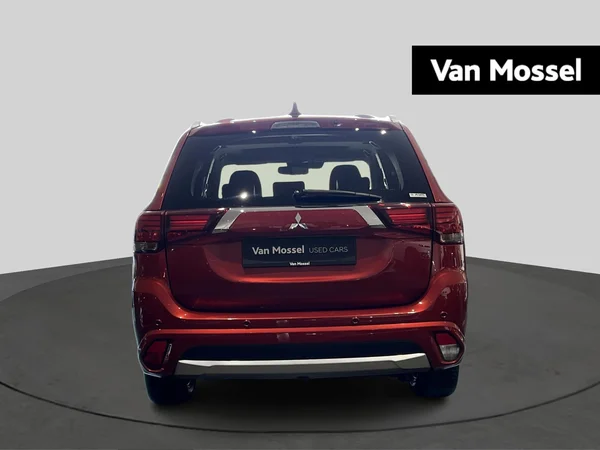 Mitsubishi Outlander (2018) — foto 15 van 21