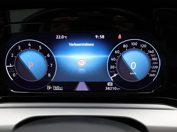 VOLKSWAGEN Golf VIII SW (2024) — foto 13 van 23