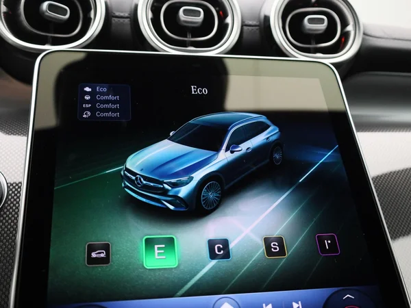 Mercedes-Benz GLC (2025) — foto 21 van 51