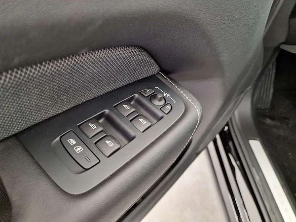 Volvo XC60 (2025) — foto 4 van 18