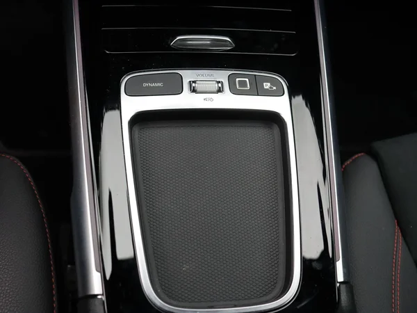 Mercedes-Benz EQB (2025) — foto 8 van 27