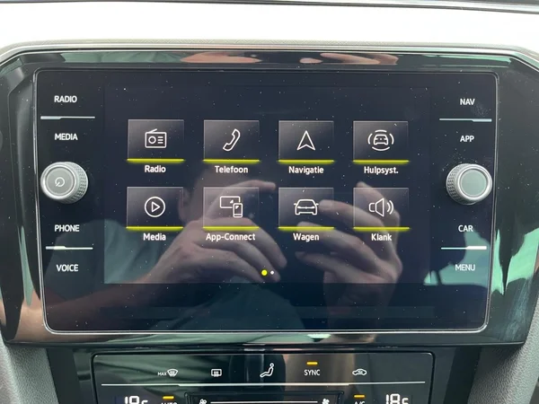 VOLKSWAGEN Passat Variant (2024) — foto 5 van 23