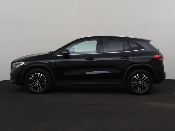 MERCEDES GLA 180 (2023) — foto 12 van 29