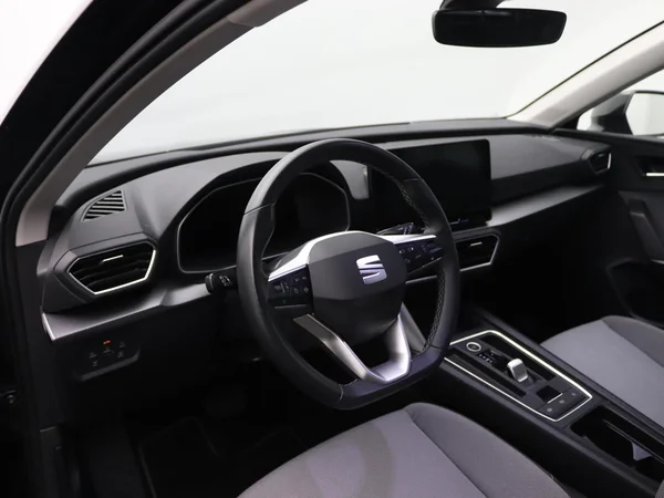 SEAT Leon (2024) — foto 15 van 17