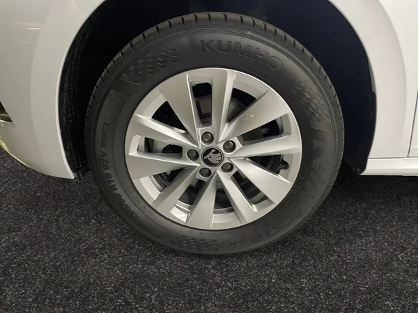 SKODA Kamiq (2025) — foto 12 van 15