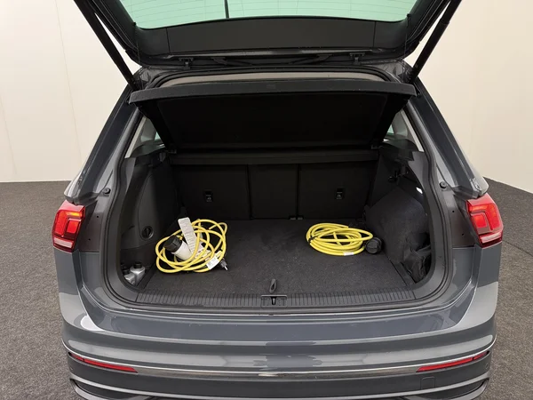 VOLKSWAGEN Tiguan (2022) — foto 8 van 29