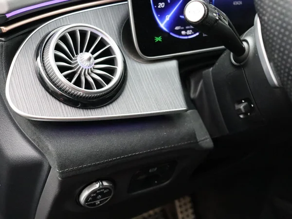 Mercedes-Benz EQE (2024) — foto 5 van 34