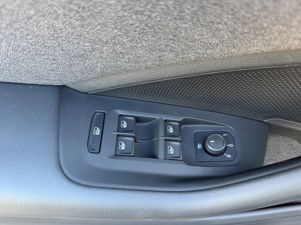 VOLKSWAGEN Passat SW (2024) — foto 7 van 22