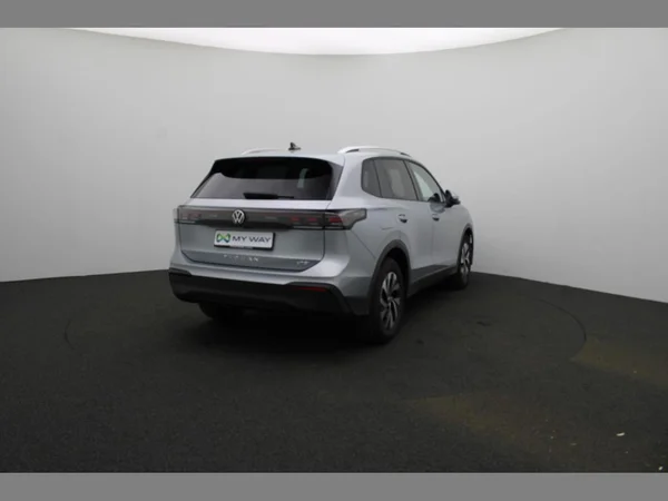 VOLKSWAGEN Tiguan (2026) — foto 10 van 15