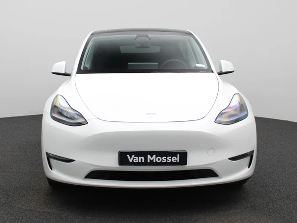 Tesla Model Y (2024) — foto 23 van 46