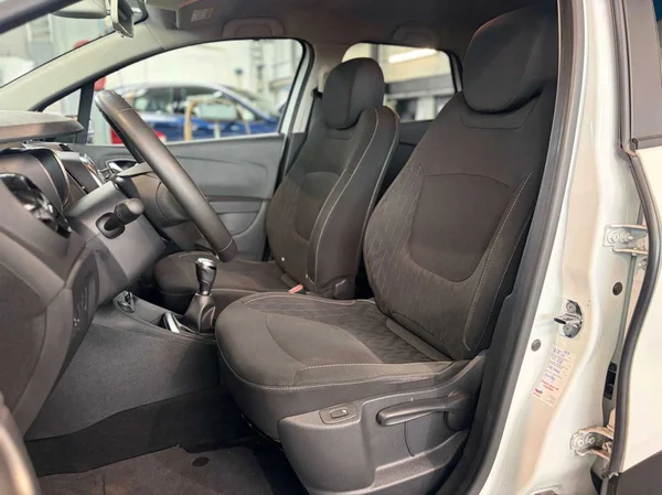 Renault Captur (2018) — foto 12 van 16
