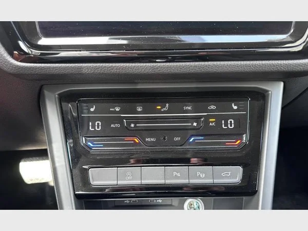 Volkswagen Touran (2024) — foto 18 van 28