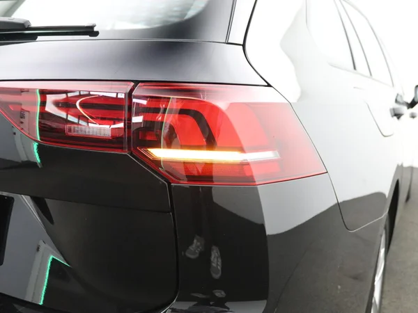 VOLKSWAGEN Golf VIII SW (2025) — foto 4 van 17
