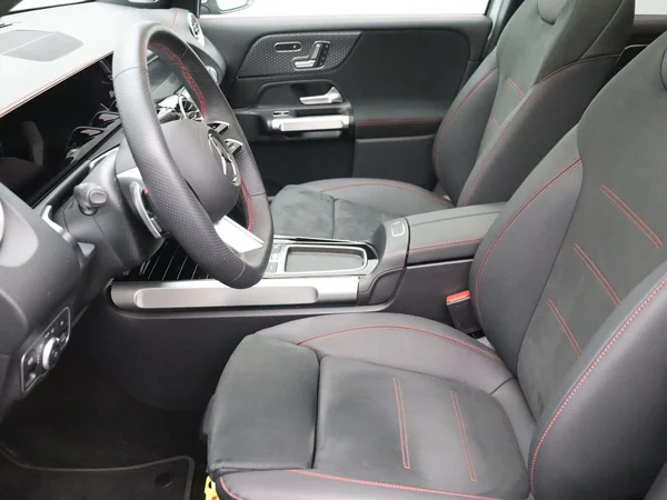 Mercedes-Benz EQB (2026) — foto 2 van 29