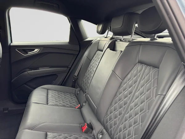 AUDI Q4 Sportback e-tron (2022) — foto 7 van 19