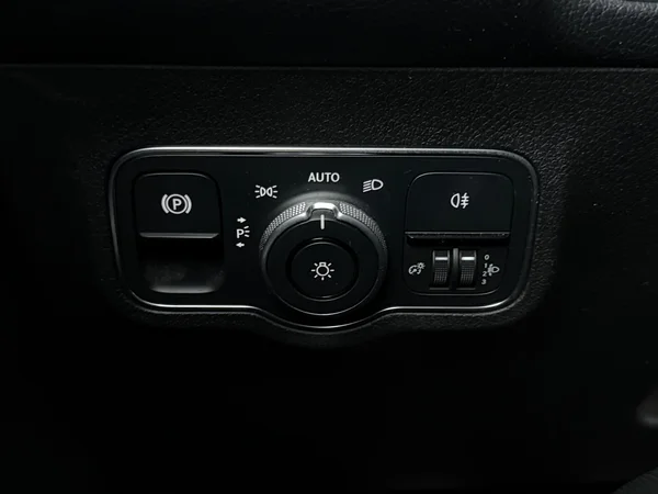 MERCEDES GLB 180 (2021) — foto 19 van 27