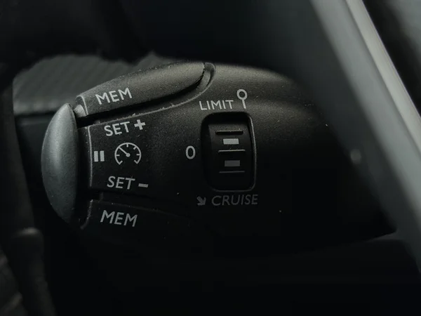 PEUGEOT 208 (2023) — foto 9 van 26