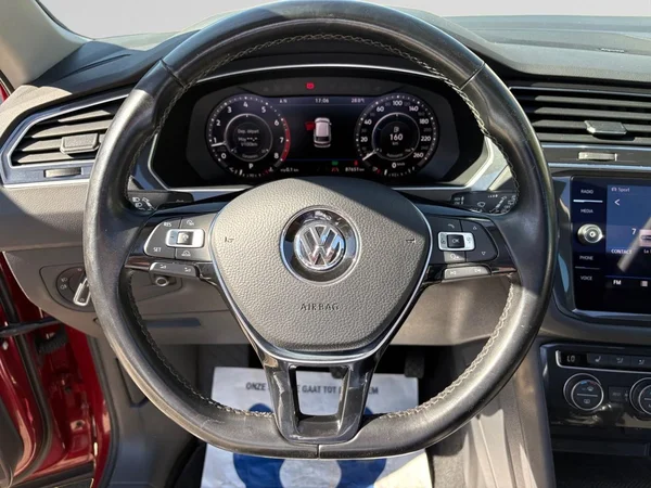 VOLKSWAGEN Tiguan (2018) — foto 18 van 23