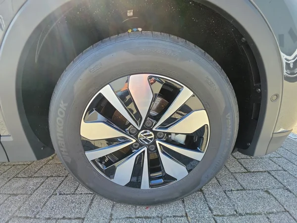 VOLKSWAGEN Tiguan (2026) — foto 17 van 24