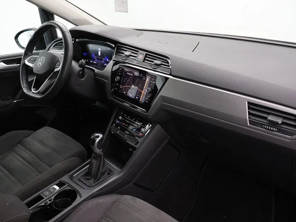 VOLKSWAGEN Touran (2023) — foto 19 van 25
