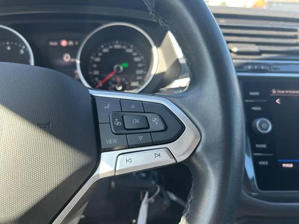 VOLKSWAGEN Tiguan (2023) — foto 18 van 31