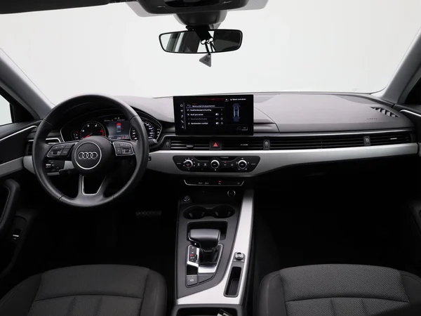 Audi A4 (2023) — foto 35 van 42