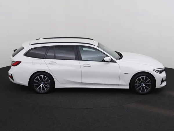 BMW 330 (2022) — foto 30 van 34