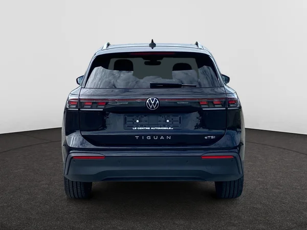 VOLKSWAGEN Tiguan (2024) — foto 16 van 21