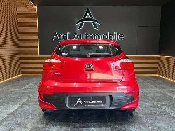 Kia Rio (2015) — foto 15 van 19
