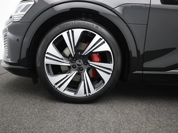 AUDI Q8 e-tron Sportback (2025) — foto 16 van 24